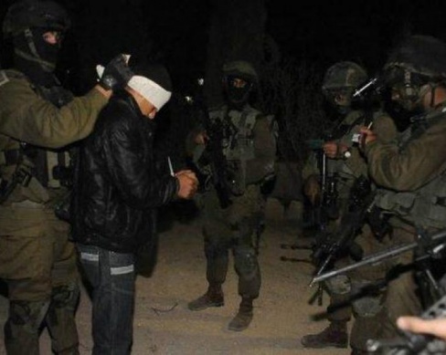 بالأسماء.. الاحتلال يعتقل 32 فلسطينيًا خلال حملات واسعة بالضفة الغربية