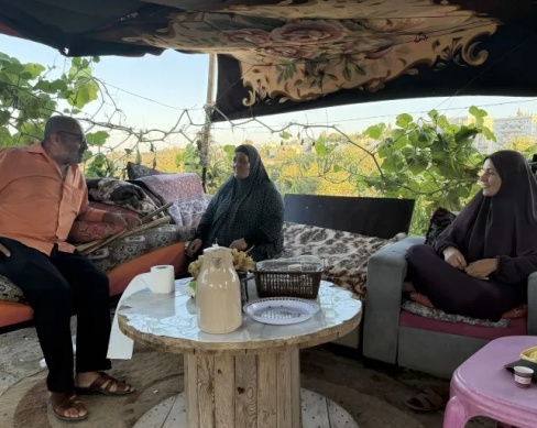 تحاصرهم 14 مستوطنة.. كيف يعيش سكان "بيت سكاريا" الفلسطينية؟

