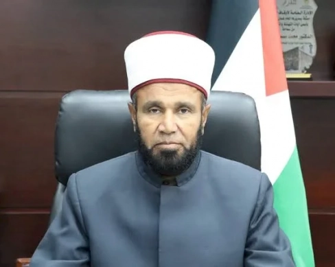 بعد جدل المسبحة بالماء.. وزير الأوقاف الفلسطيني يقدم استقالته
