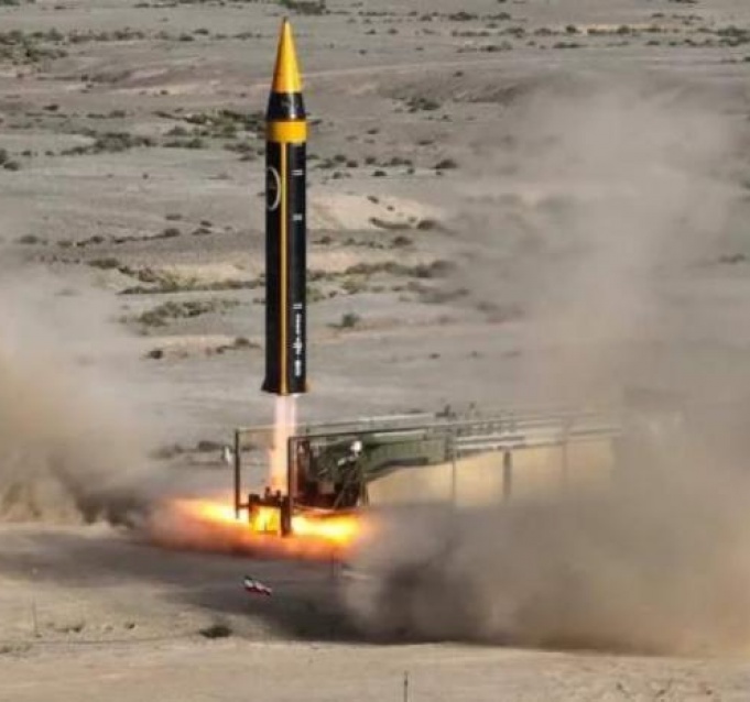  طهران تهدد برد "ساحق" على أي هجوم وواشنطن تحذر رعاياها بالمنطقة