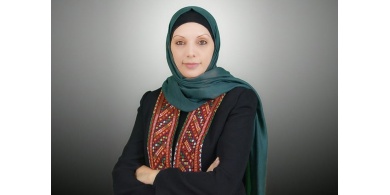 غزة: اختيار المعلمة رنا زيادة ضمن( 60 ) امرأة ملهمة حول العالم