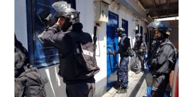 وحدات القمع تقتحم قسم 2 في سجن النقب وتعتدي على الأسرى