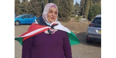 الأسيرة المحررة نسرين أبو كميل تتمكن من الدخول إلى قطاع غزة