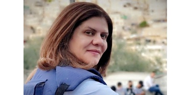 زملاؤها يتحدثون عنها.. الوجه الآخر للشهيدة شيرين أبو عاقلة