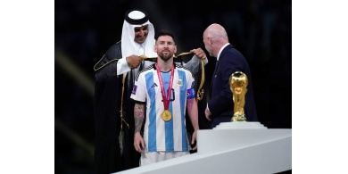 عرض عربي لشراء &ldquo;بشت&rdquo; ميسي بمليون دولار!