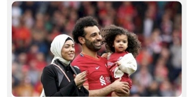 صورة زوجة محمد صلاح مع ممثل أمريكي تثير الغضب في مصر