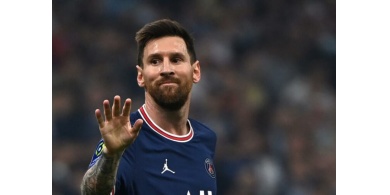 تقرير: ميسي يطالب ب 3 أضعاف راتب رونالدو للانتقال للهلال السعودي