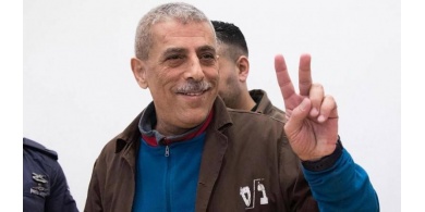 زوجة الأسير وليد دقة: وليد يتحسن والاحتلال يعتم طبيا على وضعه الصحي