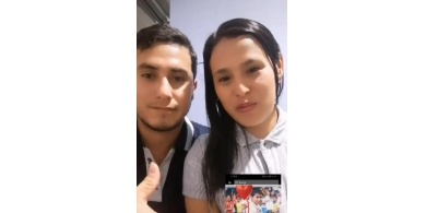 امرأة تجد نفسها في صورة مع زوجها قبل اللقاء الأول بينهما بـ 15 عامًا