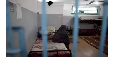 "فتشوني بشكل عارٍ" ..الكشف عن تفاصيل تنكيل لأسيرة من الخليل