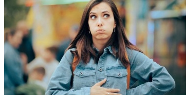غياب الأصوات قد يُشير لوجود مشكلة في الجهاز الهضمي.. ما هي أسباب قرقرة البطن؟