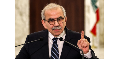 بعد تدخله بالحرب.. رئيس وزراء لبنان يعلن حظر أنشطة حزب الله العسكرية