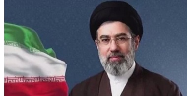 حروق بالغة وصعوبة فى النطق وطرف صناعى.. تفاصيل حالة مجتبى خامنئى