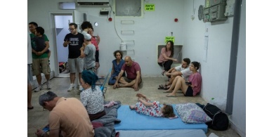 إسرائيل: "رمات غان" تفتح الملاجئ العامة تحسبًا لتهديد صاروخي إيراني