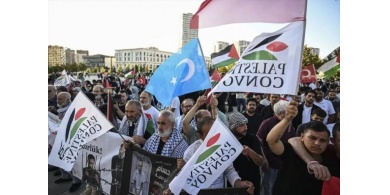 من سربرنيتسا إلى إسطنبول.. "قافلة فلسطين" البرية تواصل طريقها لكسر حصار غزة