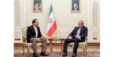 طهران تتمسك بشروطها وواشنطن تشدد ضغطها.. ماذا حققت زيارة قائد الجيش الباكستاني؟
