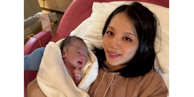 لماذا أثارت صورة أم يابانية مع مولودها السابع كل هذا الاهتمام؟