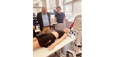 وفد جامعة القدس يبحث مع شركة Medvision الروسية إنشاء مركز متكامل للمحاكاة الطبية في كلية الطب
