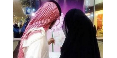 طلّق زوجته لانها ترقص بالمنزل