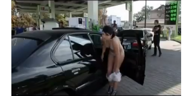 شاهد..اوكرانيات بلباس السباحة للحصول على الوقود مجاناً