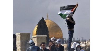 الطيبي من داخل الكنيست: سنرفع علم فلسطين فوق اسوار القدس(فيديو)