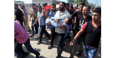 مؤلم ..بالصور:تشييع جثماني الطفلة رهف حسان ووالدتها في غزة