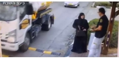 إعلامي مصري يعلق على عملية طعن نفذتها فلسطينية: "نذالة وهمجية&rdquo; !