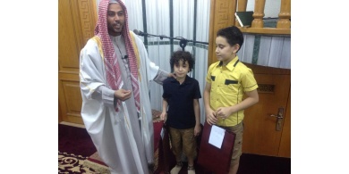 خطيب جمعة يدعو على النساء دعوة غريبة جداً !!