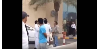 فيديو|مشاجرة عنيفة بين سعودي وهندي في الشارع