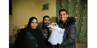 فيديو: محمد عساف يُفاجئ "عساف الصغير" بزيارة في غزة
