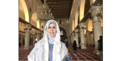 بالصور : الاعلامية الكويتية فجر السعيد تزور الأقصى وترتدي الحجاب