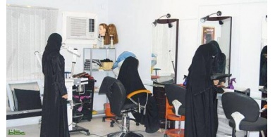 فيديو : فضيحة كبرى داخل صالون تجميل في دولة عربية !