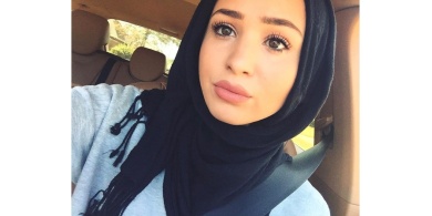 بالصور - لماذا يتابع هذه الفلسطينية الجميلة أكثر من 170 الف شخص!