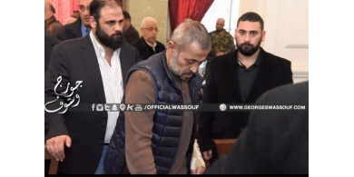 بالصور - جورج وسوف في لقطات مؤثرة مع والدته في دفن والده