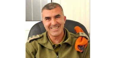 وفد فلسطيني رسمي يقدم التعازي بقائد "الادارة المدنية"