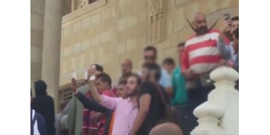 بالصورة: ماذا حصل في جنازة الفنان الراحل سيد زيان وأثار غضب الفنانين؟