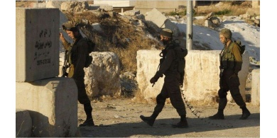 السجن الفعلي لمدة شهر لثلاثة جنود صهاينة استقلوا "تكسي فلسطيني"