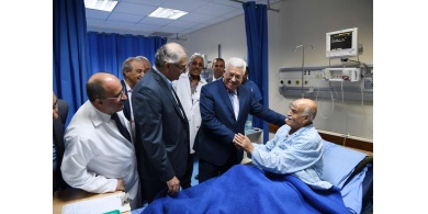 بالصور..الرئيس يتفقد مجمع فلسطين الطبي ويعود عددا من المرضى