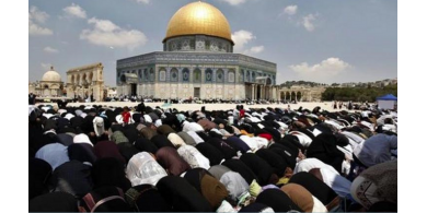 250 مواطن من غزة يصلّون في الاقصى