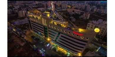 بالصور: افتتاح اكبر مطعم في فلسطين