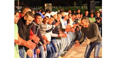 شاهد: شبان يشكلون أطول صف دحية في بلدة كفرراعي جنوب جنين