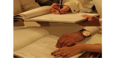 نائب مفتي الخليل "لا يجوز للمرأة أن تستبدل اسم عائلتها بعائلة زوجها"