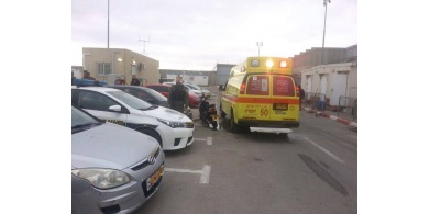 الاحتلال يعتقل مواطنة على حاجز قلنديا بحجة طعن مُجنّدة