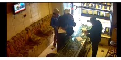 جريمة بشعة بالعلمين..مصريون يتداولون مقطع فيديو للحظة قتل وسرقة صاحب محلِّ ذهب
