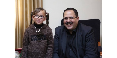 بالصور..صيدم يستضيف أصغر شاعرة على مقعد الوزير