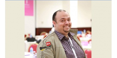 فيديو: مهندس من رام الله يبتكر لاصقًا لتقوية إشارات الانترنت في الهواتف