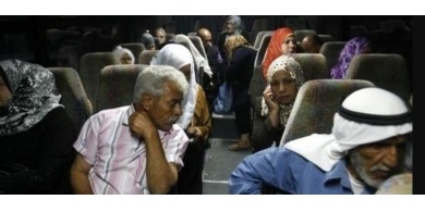 اتفاق يقضي بزيارة الأسرى مرتين كل شهر .