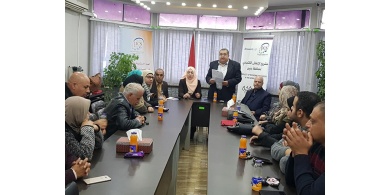 صور..ثقافة جنين تحتفل بتوقيع رواية "للقضبان رواية أيضا" للأديب حسين حمدان