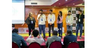 طلاب من "بيرزيت" يبتكرون نظامًا يكشف كسور العظام بصور الأشعة