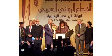 فوز الأديب يحيى يخلف بجائزة ملتقى الرواية العربية